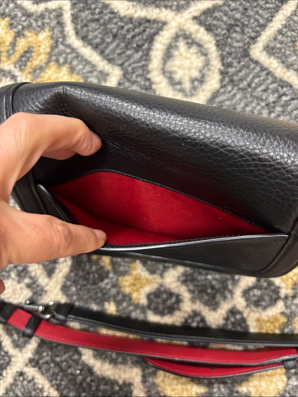 π₯π₯Coach Black Pebbled Leather Crossbody with Rainbow Coach Carriage Logo ππ - Picture 8 of 11